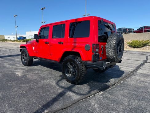 Used 2017 Jeep Wrangler Unlimited Sahara AWD/4WD image 3