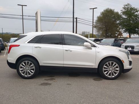 Used 2018 Cadillac XT5 Platinum image 2