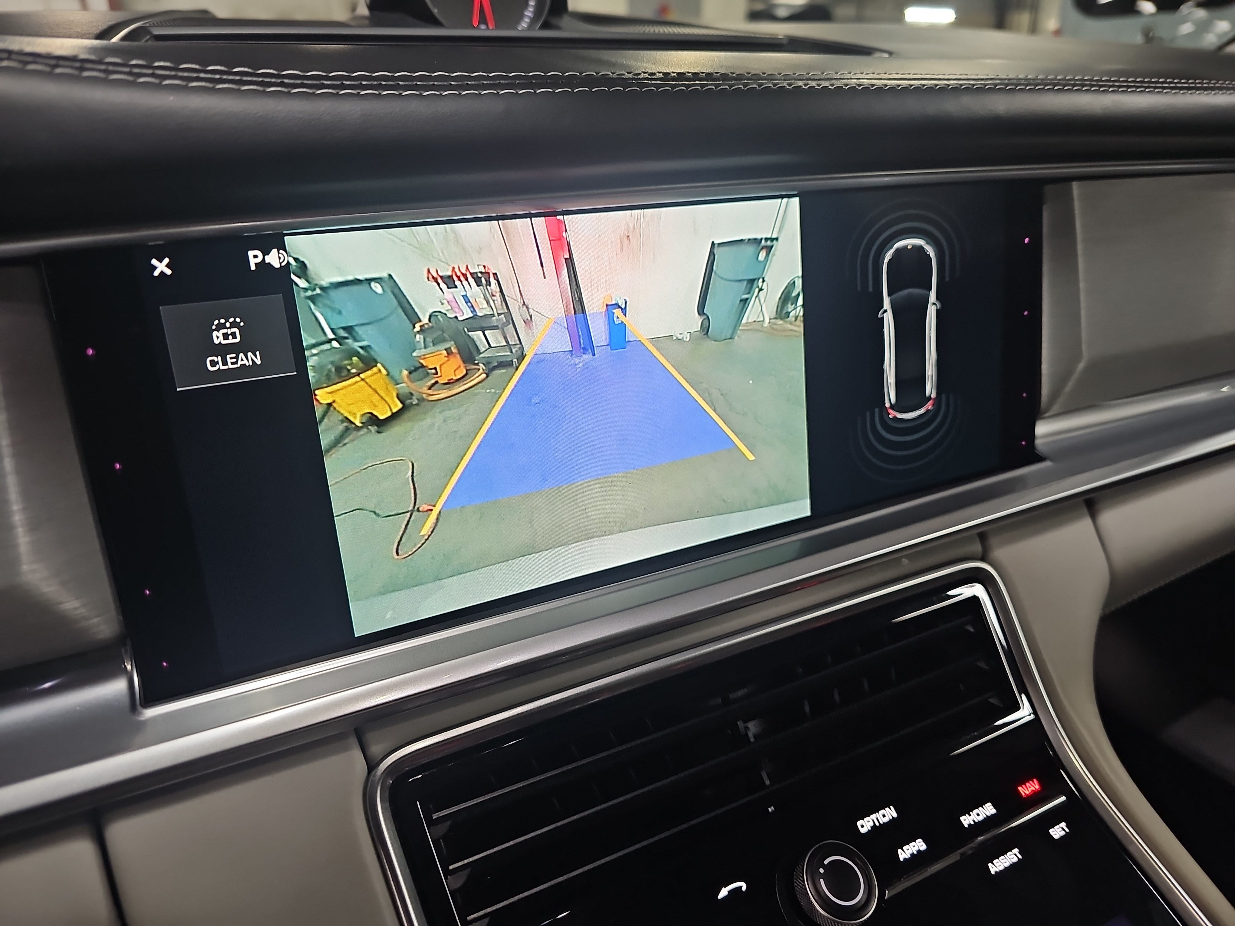 Used 2018 Porsche Panamera 4 AWD/4WD image 24