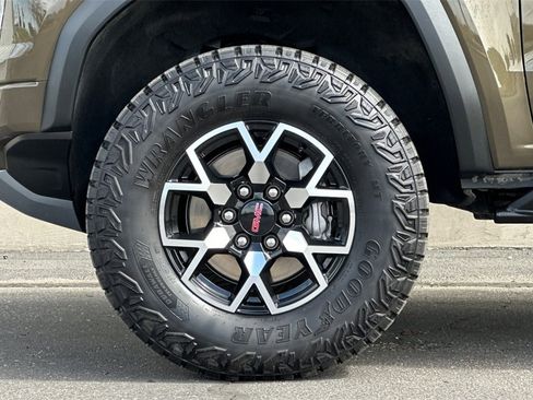 Used 2024 GMC Canyon AT4X image 28