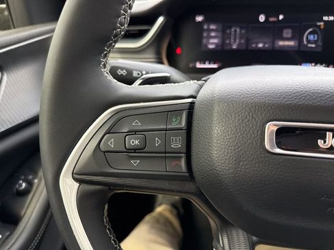 Used 2024 Jeep Grand Cherokee Altitude image 27