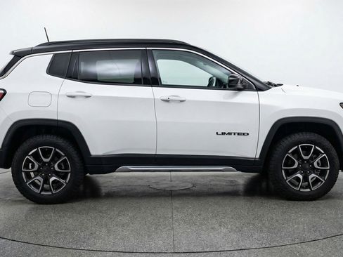 Used 2025 Jeep Compass Trailhawk image 11