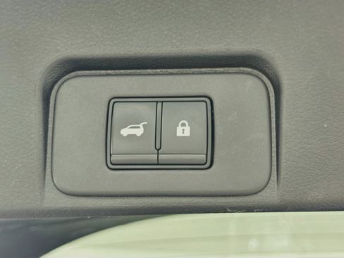 Used 2025 Nissan Rogue SV FWD image 28