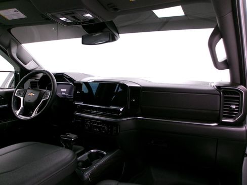 Used 2024 Chevrolet Silverado 1500 LTZ AWD/4WD image 3
