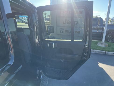 Used 2025 Jeep Wrangler Sahara 4xe image 33