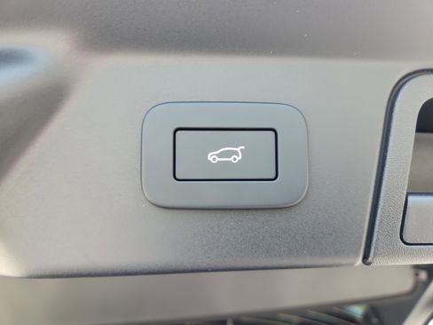 Certified 2026 Land Rover Range Rover Velar Dynamic SE image 14