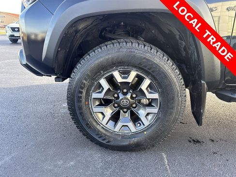 Used 2021 Toyota Tacoma TRD Off-Road w/ Technology Package image 10