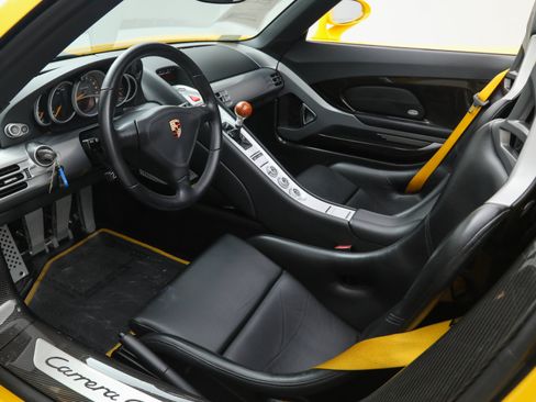 Used 2005 Porsche Carrera GT RWD image 26