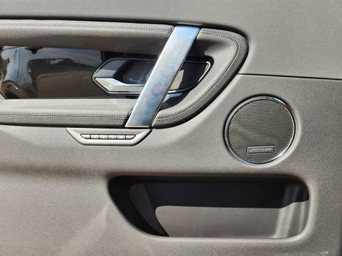 Used 2025 Land Rover Discovery Sport S image 16