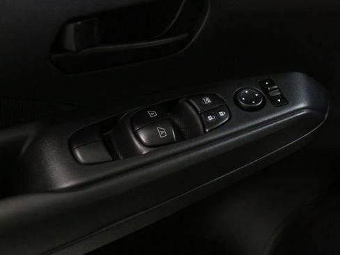 Certified 2025 Nissan Kicks Play S image 12