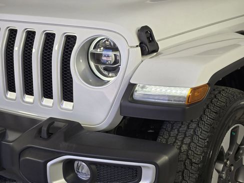 Used 2022 Jeep Wrangler Unlimited Sahara w/ LED Lighting Group AWD/4WD image 10