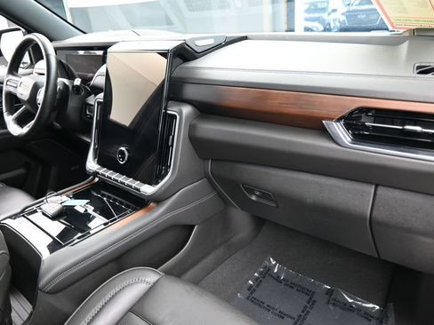 Used 2025 GMC Yukon Denali AWD/4WD image 52