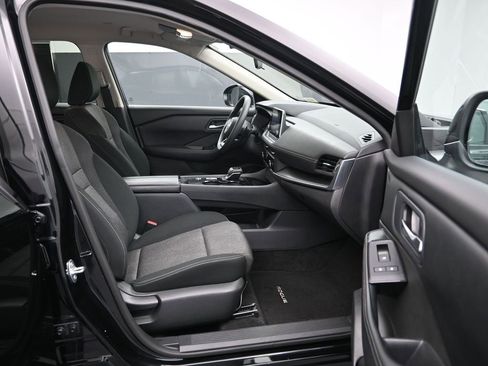 Used 2024 Nissan Rogue SV image 27