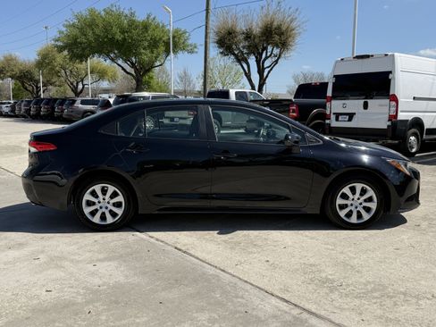 Used 2024 Toyota Corolla LE image 3