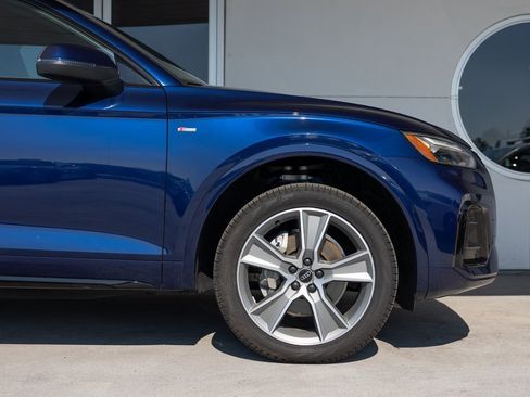 Used 2025 Audi Q5 2.0T Premium w/ Convenience Plus Package image 3
