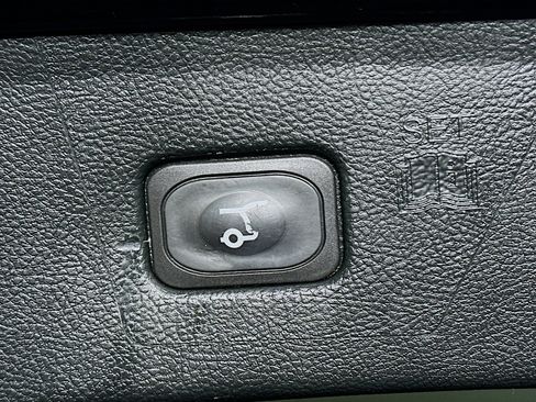 Used 2021 Ford Edge Titanium image 27