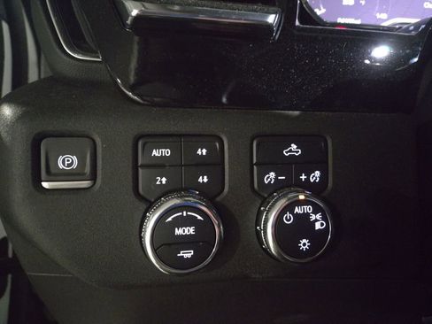 Used 2024 GMC Sierra 1500 SLE image 23