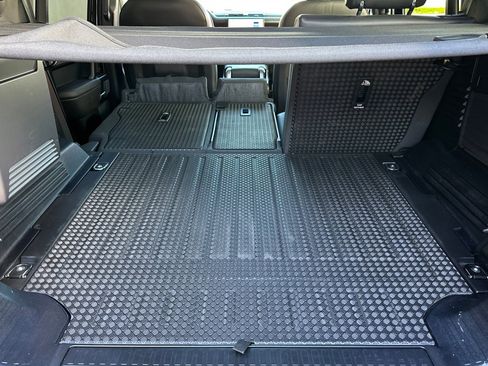 Used 2023 Land Rover Defender 110 V8 image 33