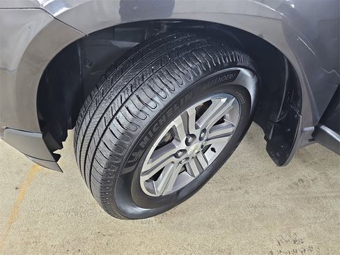 Used 2017 Chevrolet Traverse LT image 38