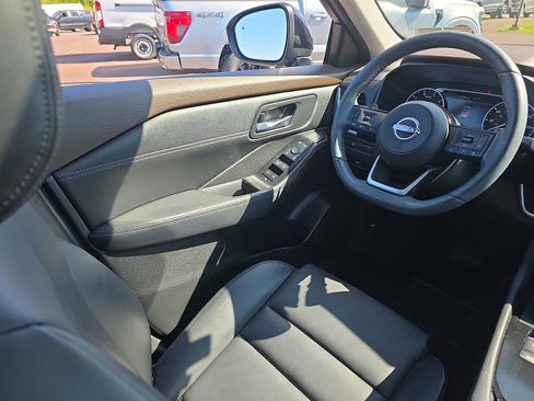 Used 2023 Nissan Rogue SV w/ SV Premium Package AWD/4WD image 14