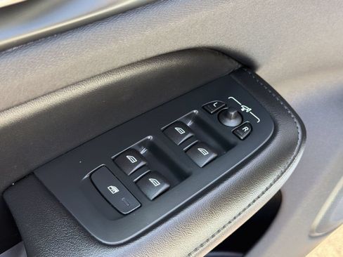 Used 2024 Volvo S60 B5 Core FWD image 25