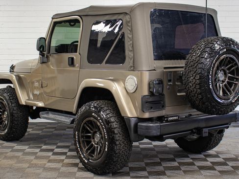 Used 2004 Jeep Wrangler Sahara AWD/4WD image 5