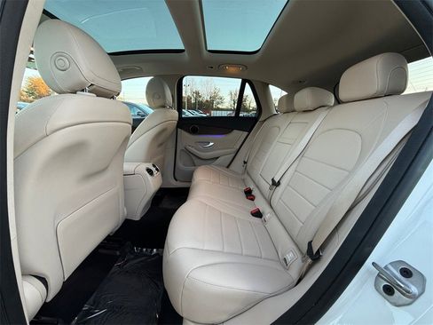 Used 2022 Mercedes-Benz GLC 300 4MATIC image 25