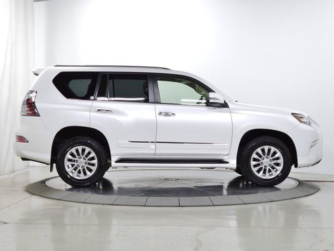 Used 2017 Lexus GX 460 Premium w/ Premium Package AWD/4WD image 9