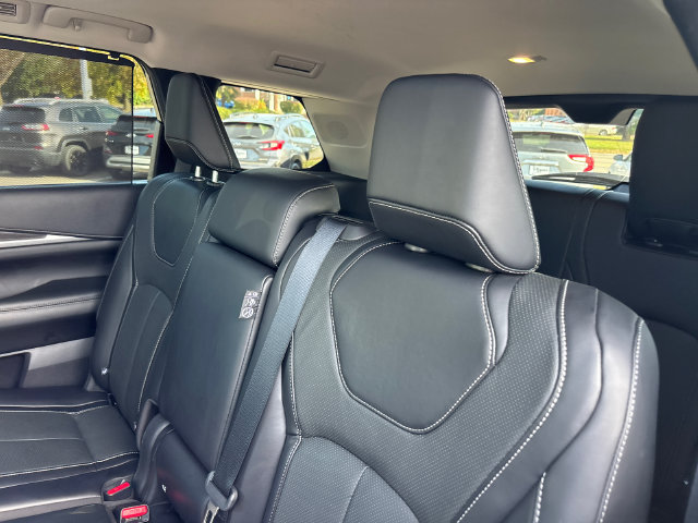 Used 2023 INFINITI QX60 Sensory w/ Vision Package AWD/4WD image 3
