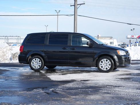 Used 2017 Dodge Grand Caravan SE w/ Power Window Group image 2