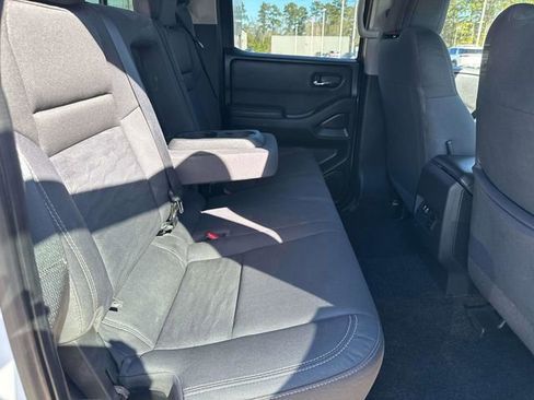 Used 2023 Nissan Frontier SV w/ SV Convenience Package image 12