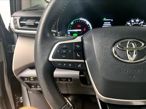 Certified 2024 Toyota Sienna XLE image 24