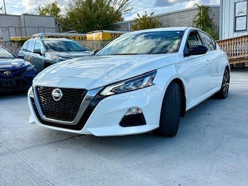 Used 2020 Nissan Altima 2.5 SR image 1