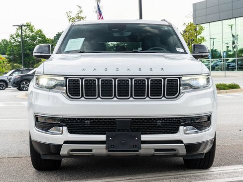 Used 2024 Jeep Wagoneer L Series II w/ Flexible Seating Group RWD image 2