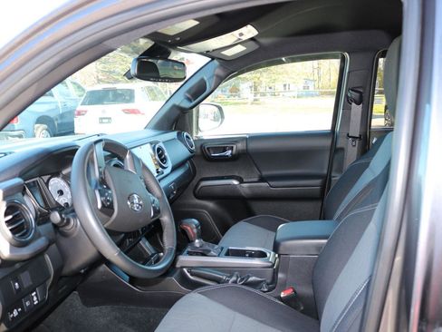 Used 2023 Toyota Tacoma TRD Sport image 13