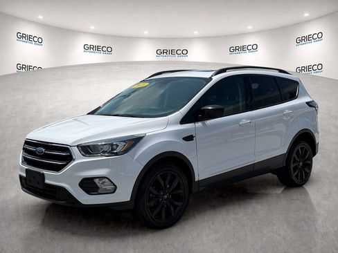 Used 2018 Ford Escape SE w/ SE Sport Appearance Package AWD/4WD image 3