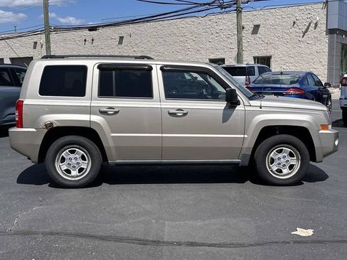 Used 2010 Jeep Patriot Sport FWD image 2