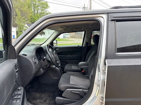 Used 2011 Jeep Patriot Latitude AWD/4WD image 10