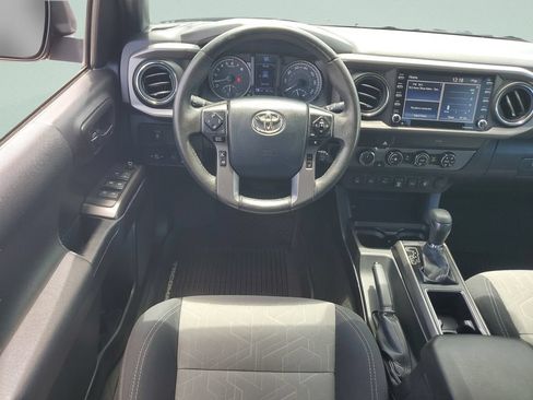 Used 2020 Toyota Tacoma TRD Off-Road w/ Technology Package AWD/4WD image 12