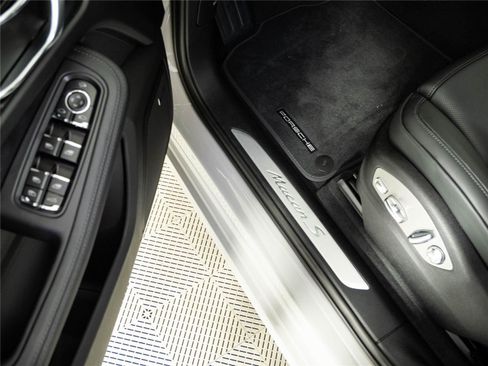 New 2026 Porsche Macan S AWD/4WD image 8