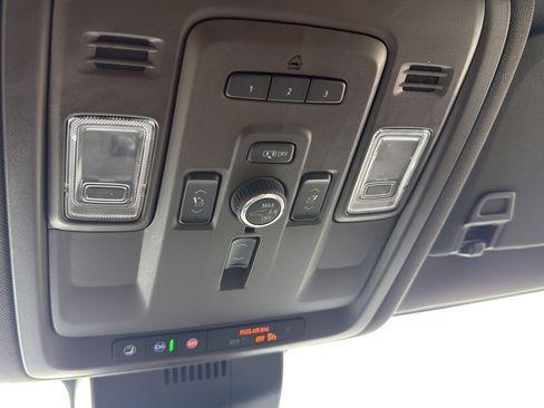 Used 2024 GMC Yukon SLT w/ SLT Luxury Package AWD/4WD image 40