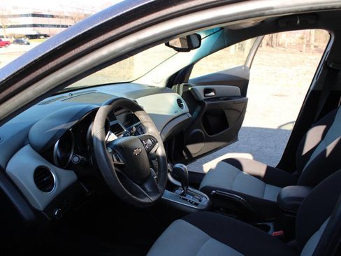 Used 2016 Chevrolet Cruze LT FWD image 12