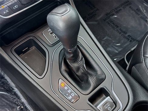 Used 2020 Jeep Cherokee Latitude Plus image 16