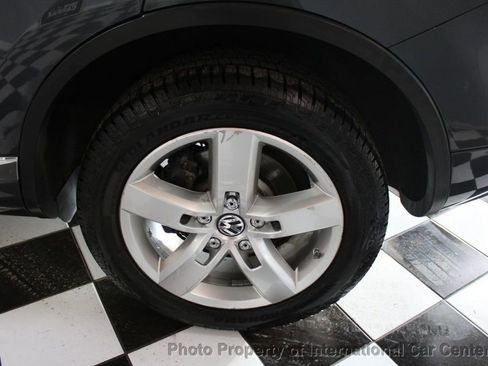Used 2013 Volkswagen Touareg Sport image 36