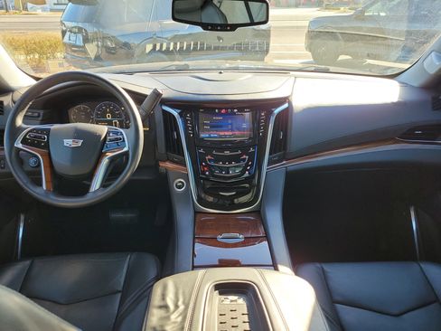 Used 2015 Cadillac Escalade Premium image 19