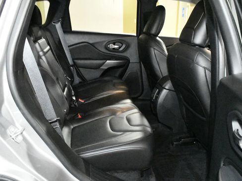 Used 2019 Jeep Cherokee Limited image 50