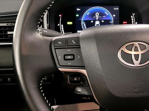 Used 2026 Toyota Camry SE FWD image 23