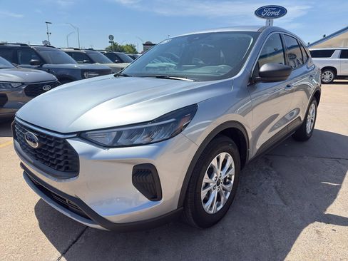 Used 2023 Ford Escape Active w/ Cold Weather Package FWD image 1