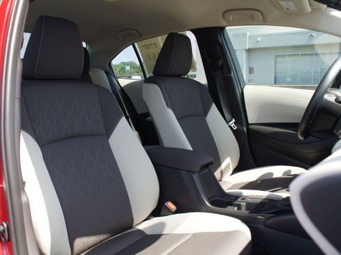 Used 2025 Toyota Corolla LE FWD image 20