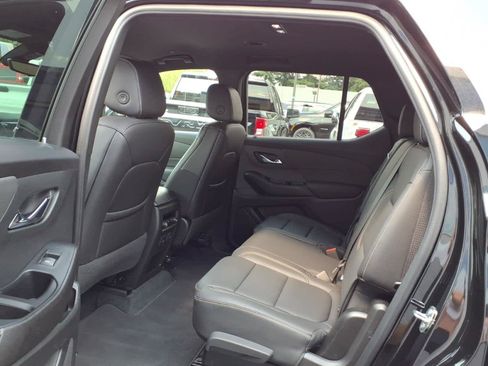 Certified 2023 Chevrolet Traverse LT w/ LT Premium Package AWD/4WD image 17